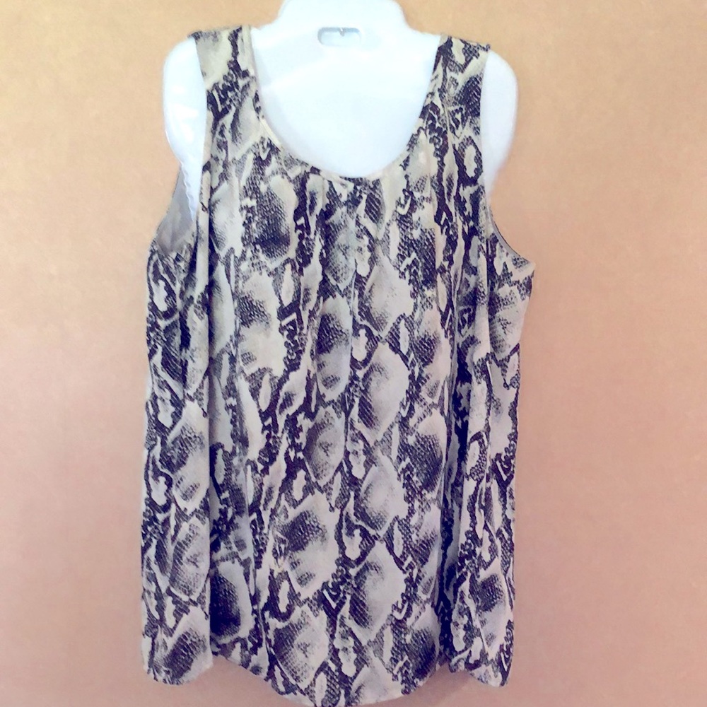 Black white grey swing tank